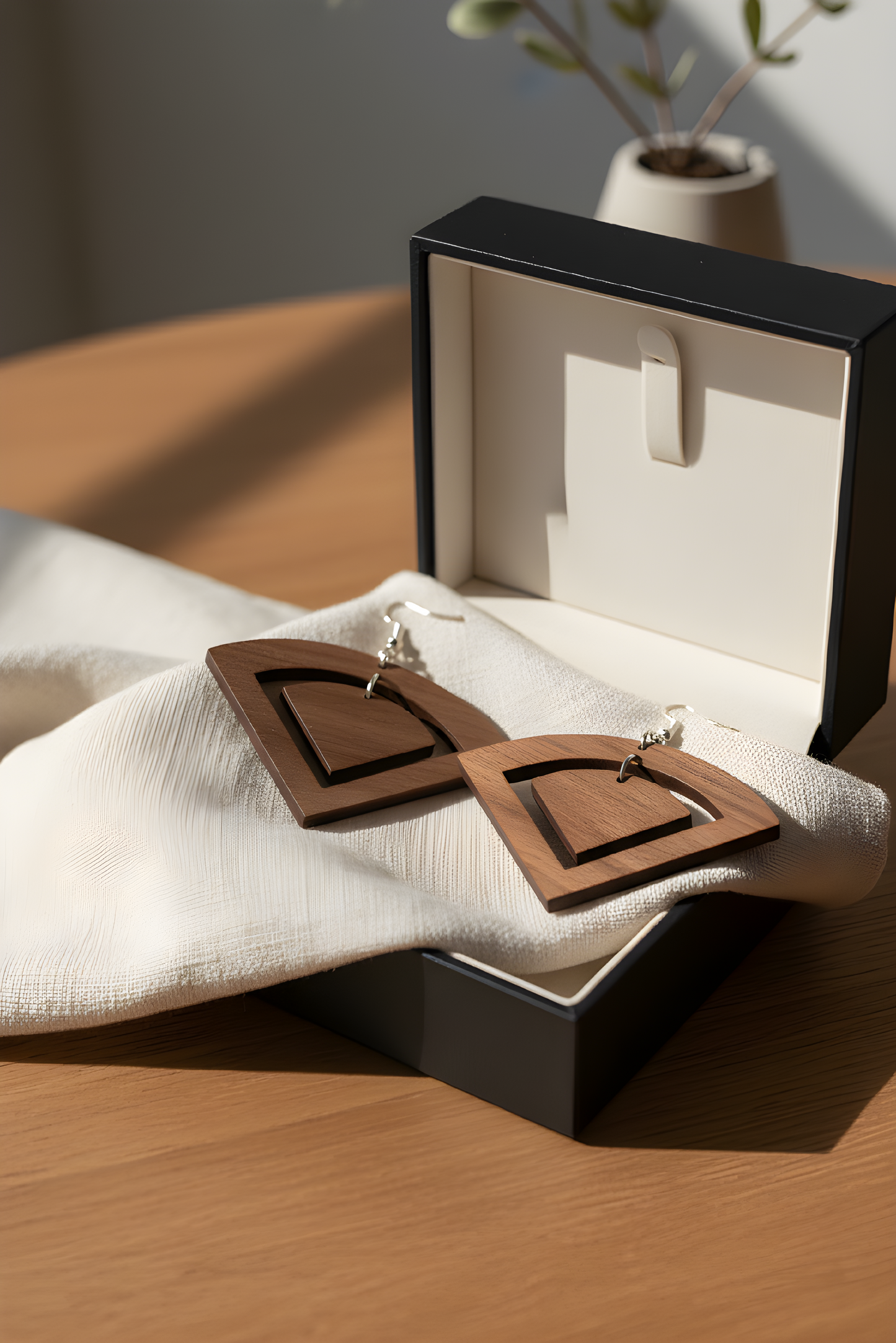 Fan Walnut Earring